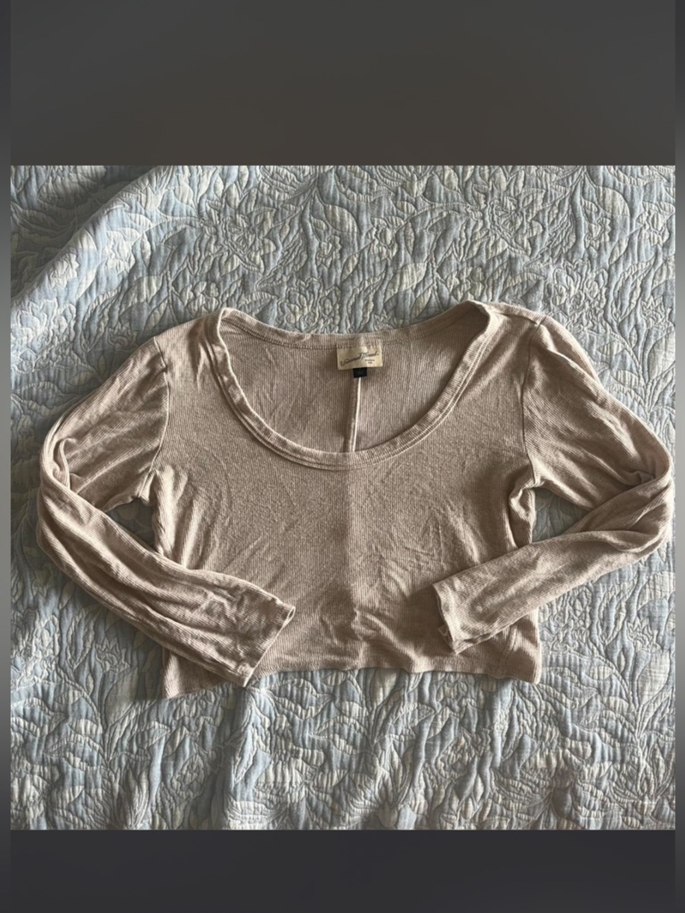 Universal Thread Light Beige Long-Sleeve Scoop Neck Top Size L